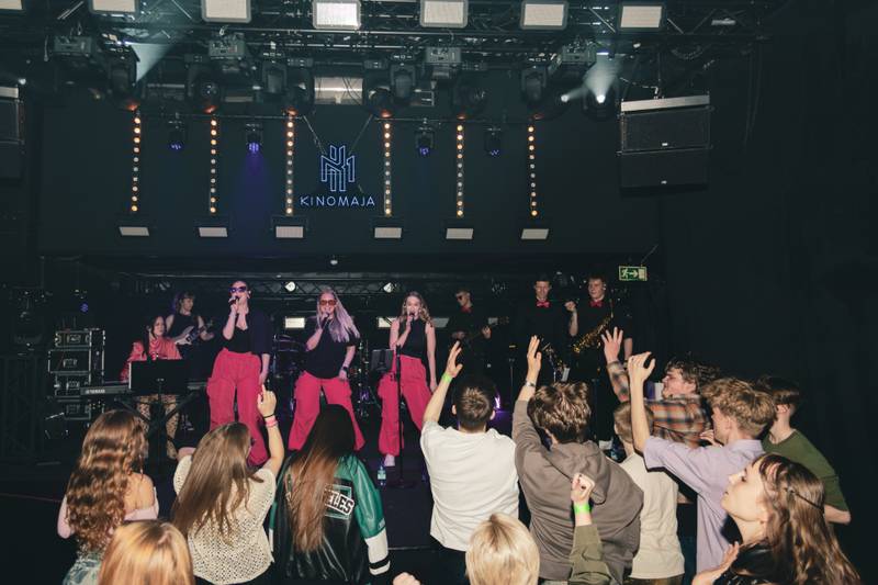 Pink Panthers showband 4