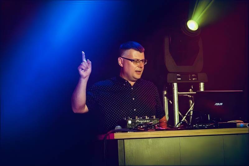 DJ/VJ Mike Sun